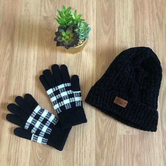 NWOT BRITT'S KNITS White Buffalo Plaid Gloves Solid Black Hat - Picture 1 of 2
